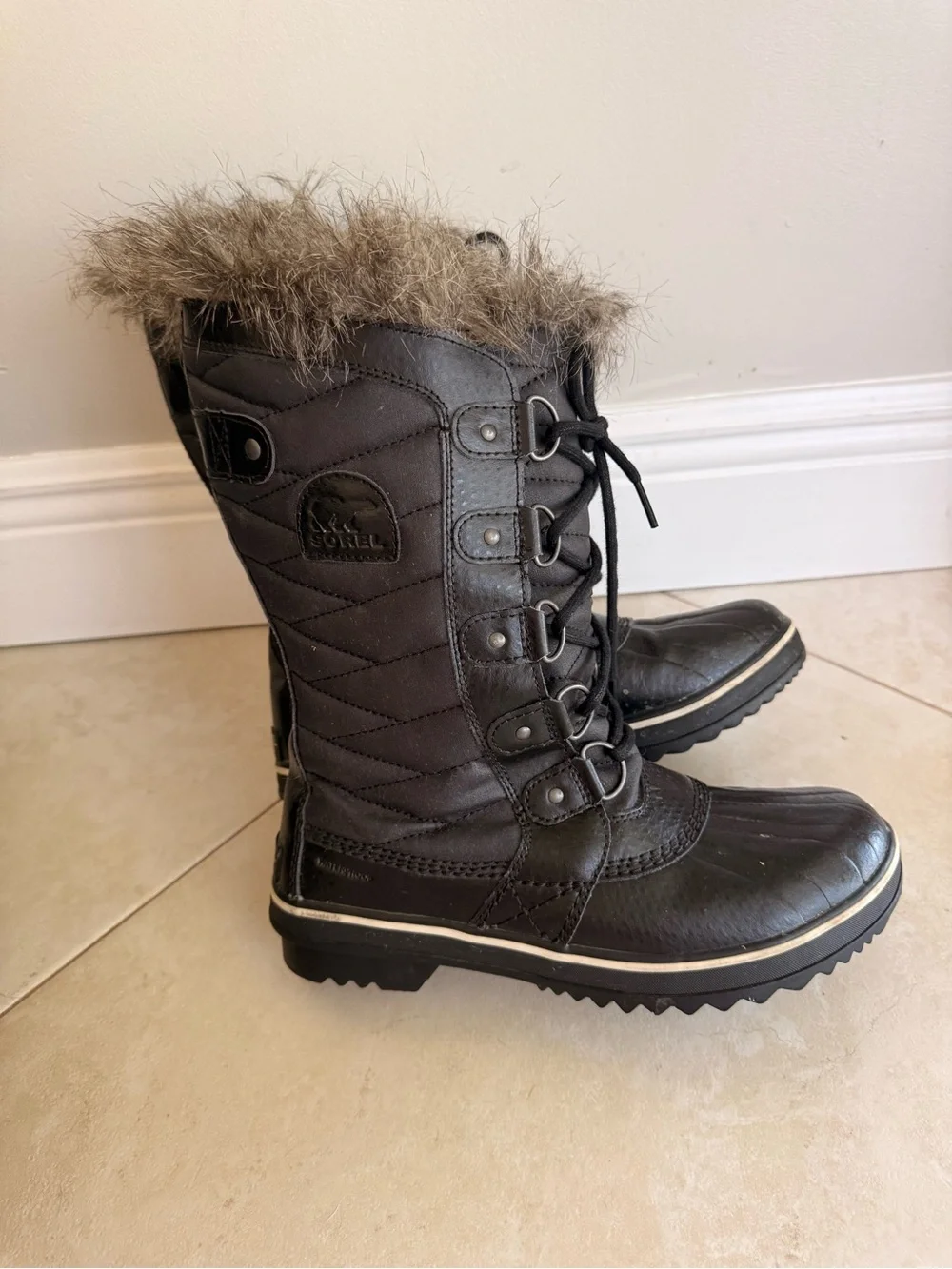 Sorel Women's Black Lace-Up Winter Boot with Faux Fur Cuff